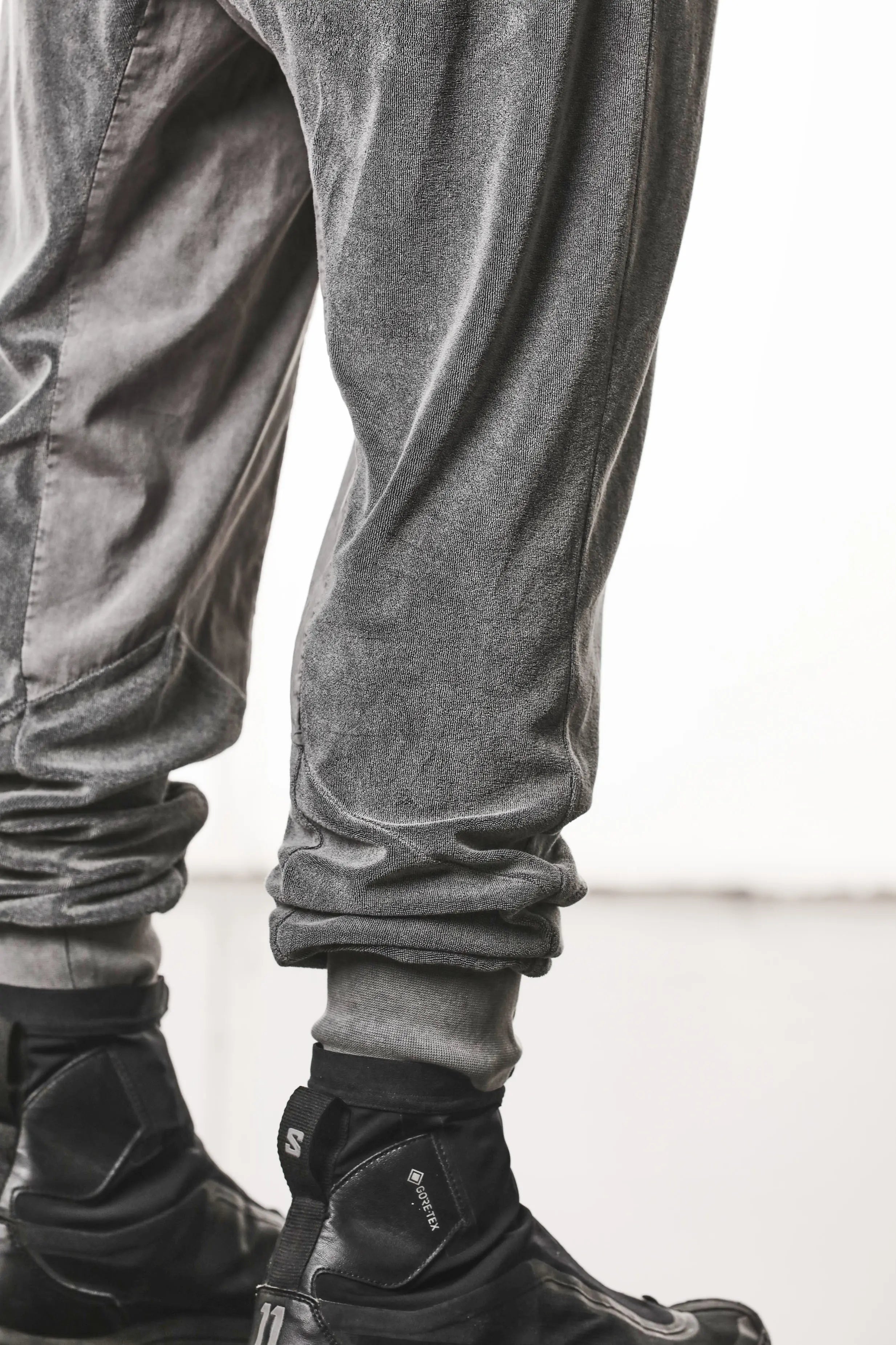 Thom Krom Pants,Mens Pants,Drop-Crotch,Tapered Leg,Woven Stretch Cotton Inserts,Elasticated Waistband With Drawstrings,Back Flap Cargo Pockets, Detailed Side Angle Photo