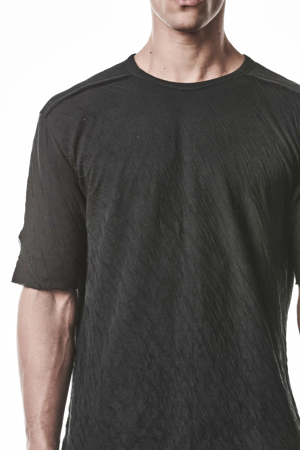 Thom Krom T-Shirt,Mens T-Shirt,Black Cotton,Raw Cut Hem,Raw Cut Sleeves,Round Crewneck,Slim Fit,Lightweight Crashed Bonded Cotton, Signature Front Level Shoulder Seams,Asymetric Sleeve Seams,Detailed Photo