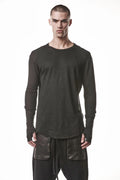 Thom Krom T-Shirt,Mens T-
Shirt,Black Cotton Viscose Linen,Raw Cut Hem,Raw Cut Sleeves,Curved Hem Line,Paneled Construction,Signature Front Level Shoulders Seams,Extended Sleeves With Thumbhole Details,Round Crewneck,Upper Body Photo