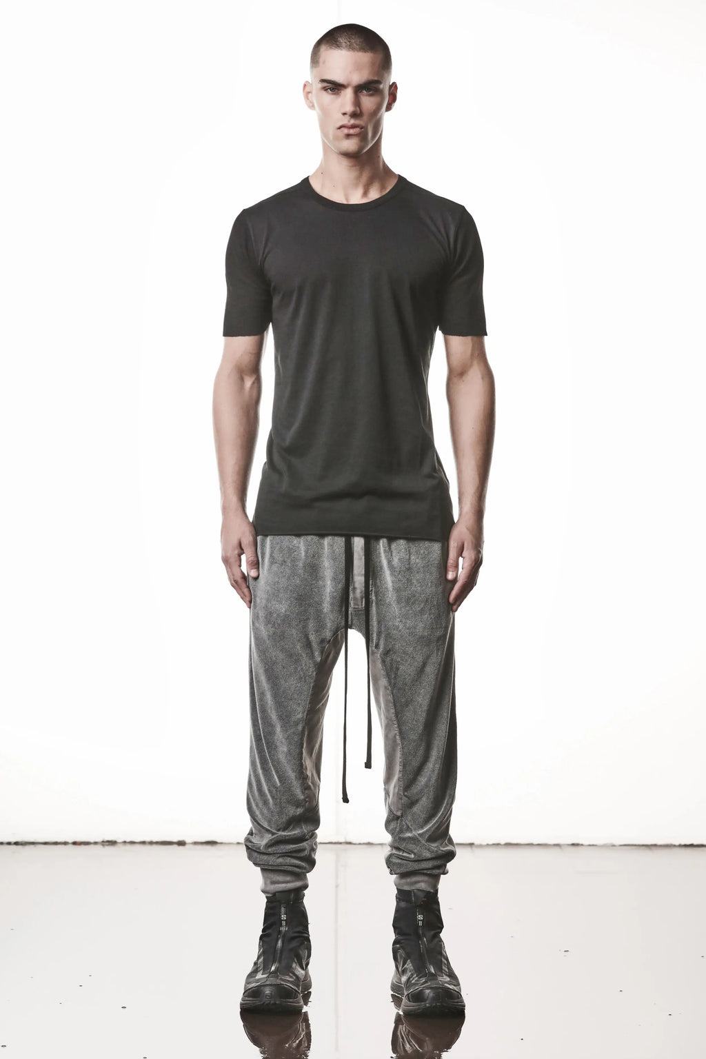 Thom Krom T-Shirt , Mens T-Shirt , Black Cotton , Raw Cut Hem , Raw Cut  Sleeves ,  Linen Rib Jersey , Round Crewneck , Slim Fit , Standard Length ,  Full Length Photo