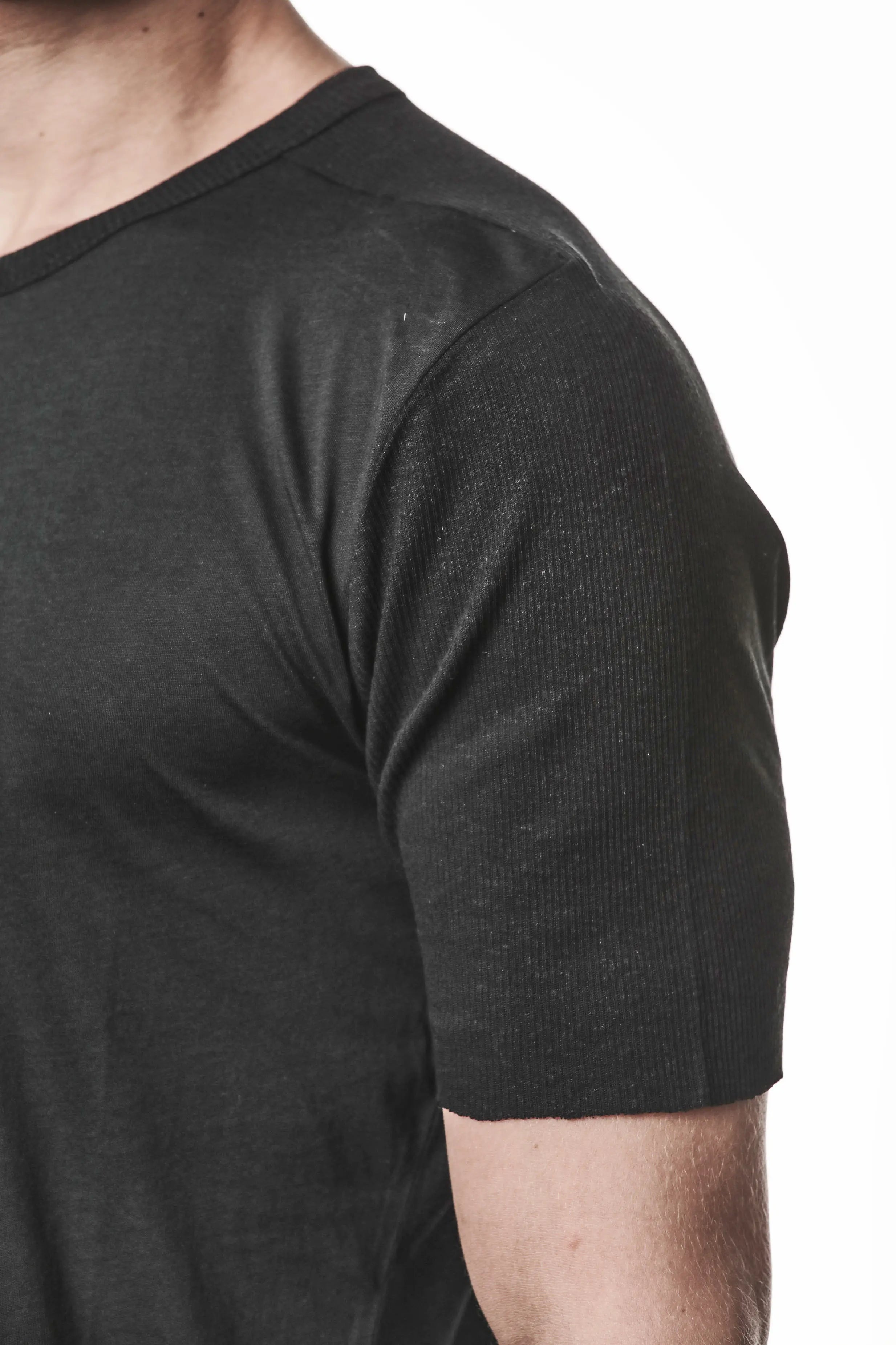 Thom Krom T-Shirt , Mens T-Shirt , Black Cotton , Raw Cut Hem , Raw Cut  Sleeves ,  Linen Rib Jersey , Round Crewneck , Slim Fit , Standard Length ,  Side Angle Close-up Photo