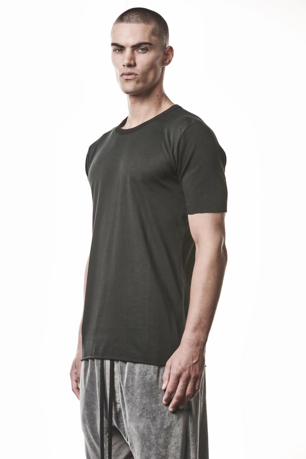 Thom Krom T-Shirt , Mens T-Shirt , Black Cotton , Raw Cut Hem , Raw Cut  Sleeves ,  Linen Rib Jersey , Round Crewneck , Slim Fit , Standard Length ,  Side Angle Half Body Photo