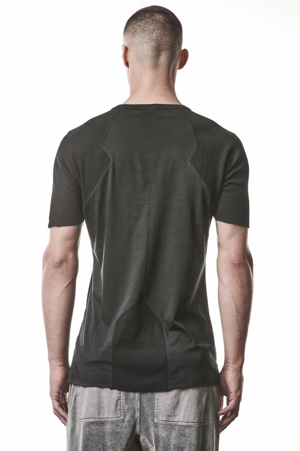 Thom Krom T-Shirt , Mens T-Shirt , Black Cotton , Raw Cut Hem , Raw Cut  Sleeves ,Signature Back Steam ,   Linen Rib Jersey , Round Crewneck , Slim Fit , Standard Length ,  Backside Photo
