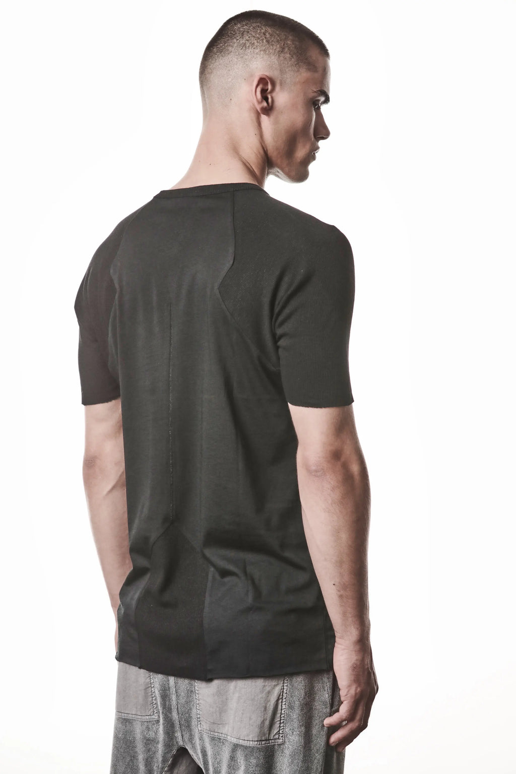 Thom Krom T-Shirt , Mens T-Shirt , Black Cotton , Raw Cut Hem , Raw Cut  Sleeves ,  Linen Rib Jersey , Round Crewneck , Slim Fit , Standard Length ,  Side Angle Half Body Photo