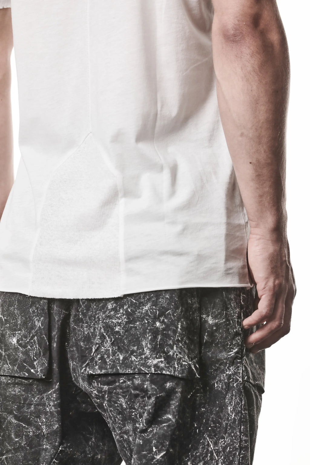 Thom Krom T-Shirt , Mens T-Shirt , Off White Cotton , Raw Cut Hem , Raw Cut  Sleeves ,  Linen Rib Jersey , Round Crewneck , Slim Fit , Standard Length,  Side Angle Close up Photo