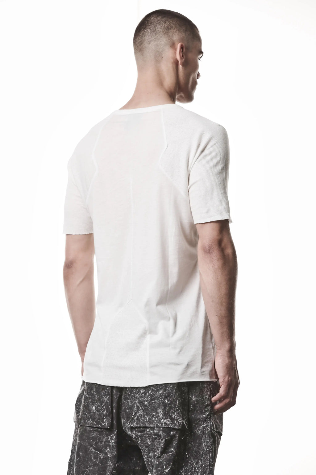 Thom Krom T-Shirt , Mens T-Shirt , Off White Cotton , Raw Cut Hem , Raw Cut  Sleeves ,  Linen Rib Jersey , Round Crewneck , Slim Fit , Standard Length,  Side Angle Half Body Photo