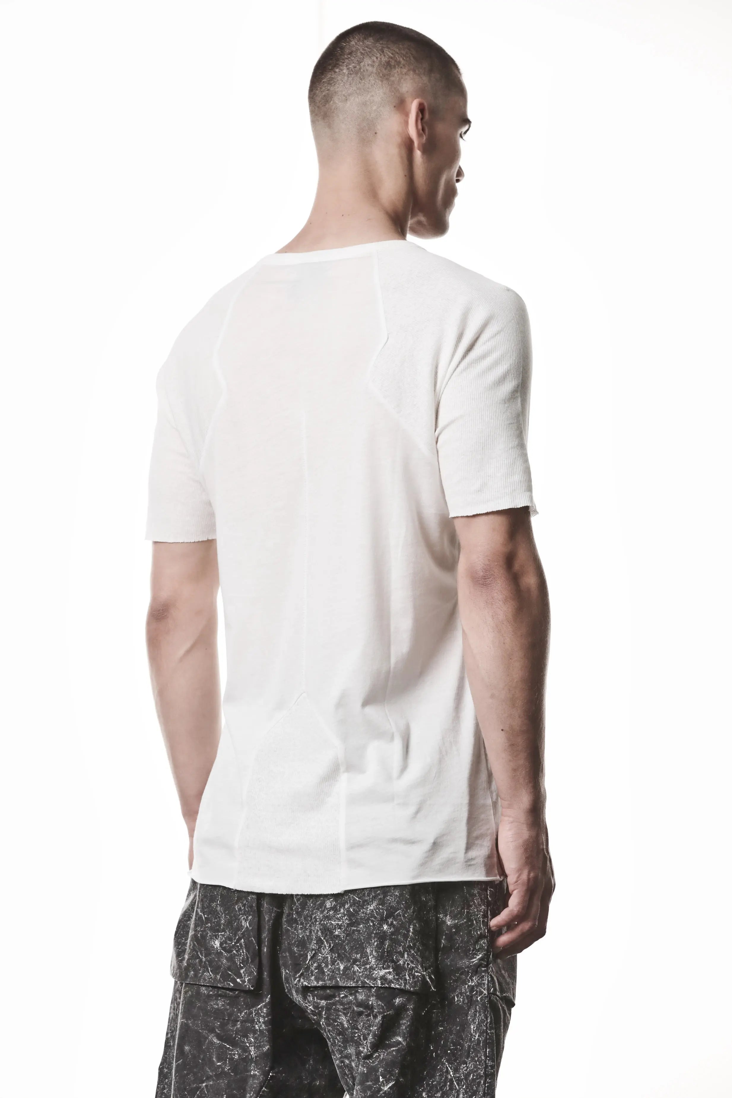 Thom Krom T-Shirt , Mens T-Shirt , Off White Cotton , Raw Cut Hem , Raw Cut  Sleeves ,  Linen Rib Jersey , Round Crewneck , Slim Fit , Standard Length,  Side Angle Half Body Photo