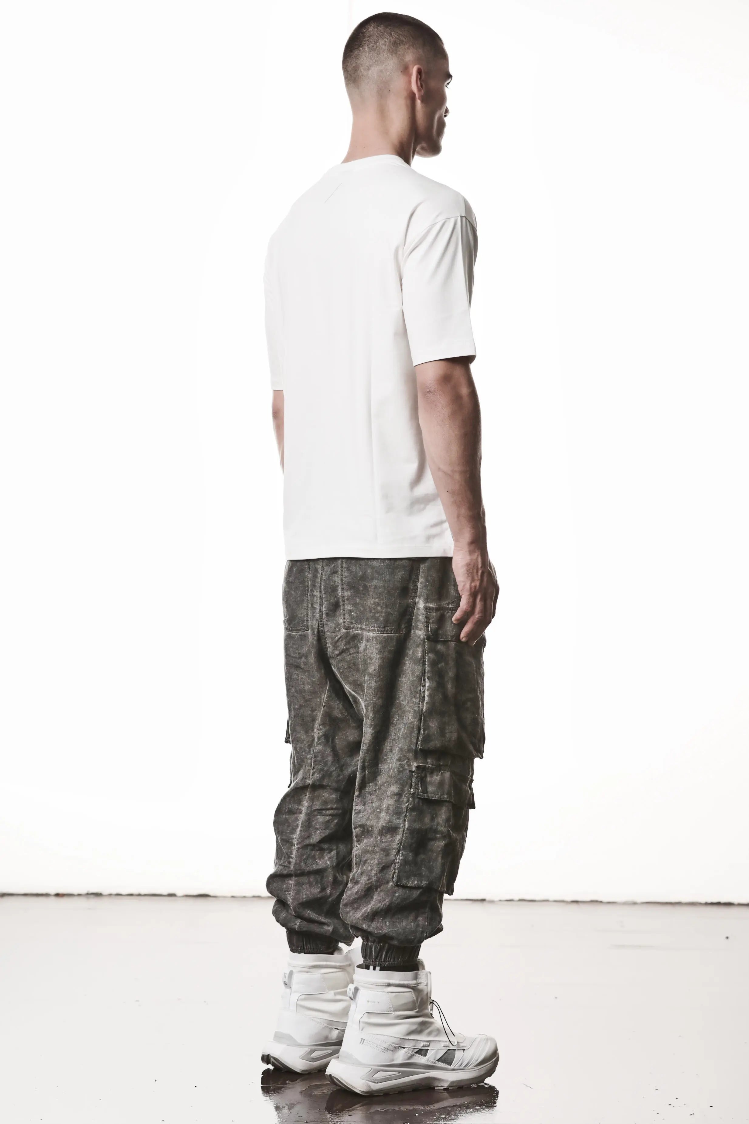 Thom Krom T-Shirt,Mens T-Shirt,Round Crewneck,Relaxed Fit,Logo Embroidery On The Back,Soft Cotton Modal Jersey In Off White,Side Angle Whole Body Photof