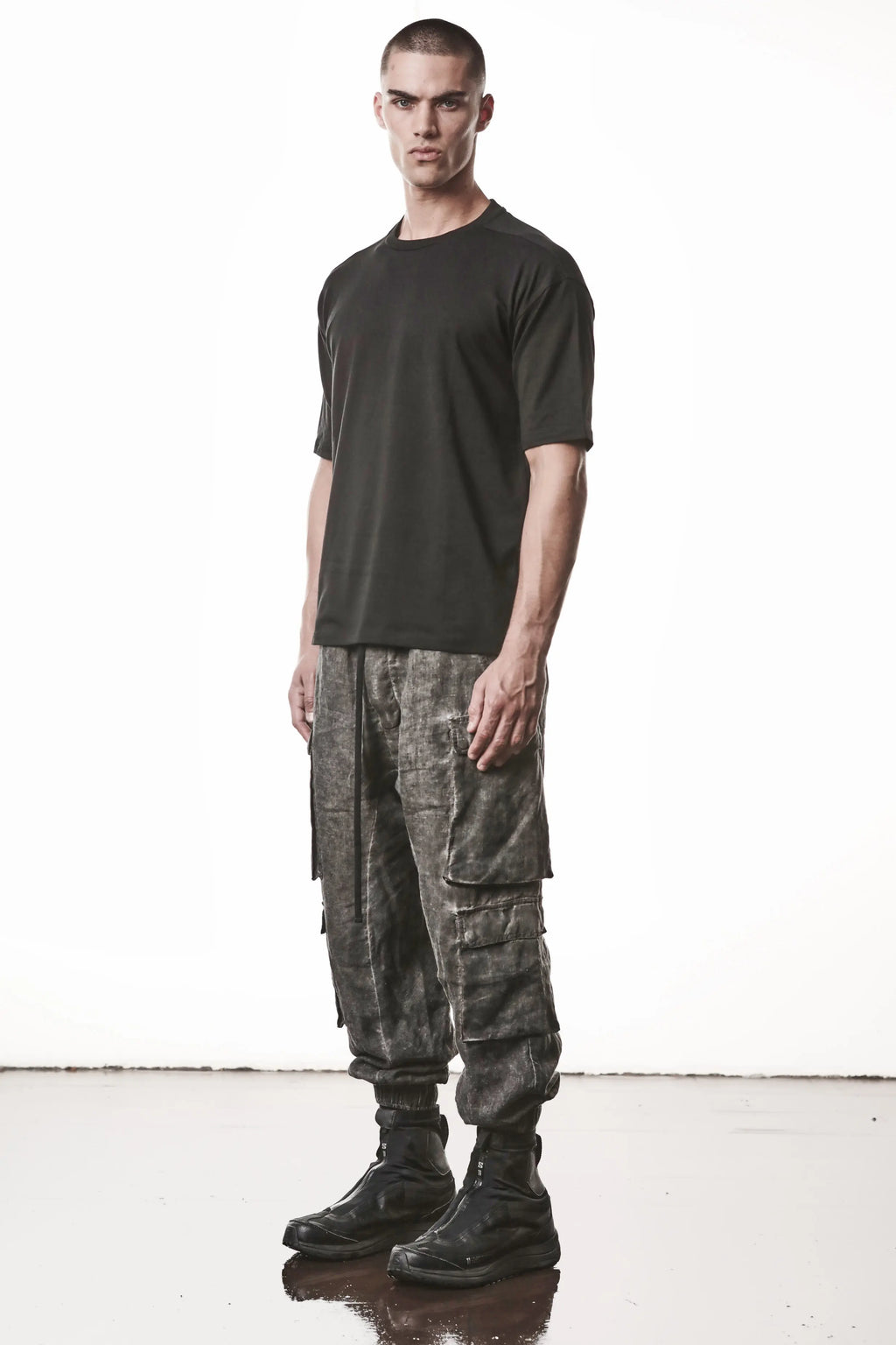 Thom Krom T-Shirt,Mens T-Shirt,Round Crewneck,Relaxed Fit,Soft Cotton Modal Jersey,Side Angle Whole Body Photo