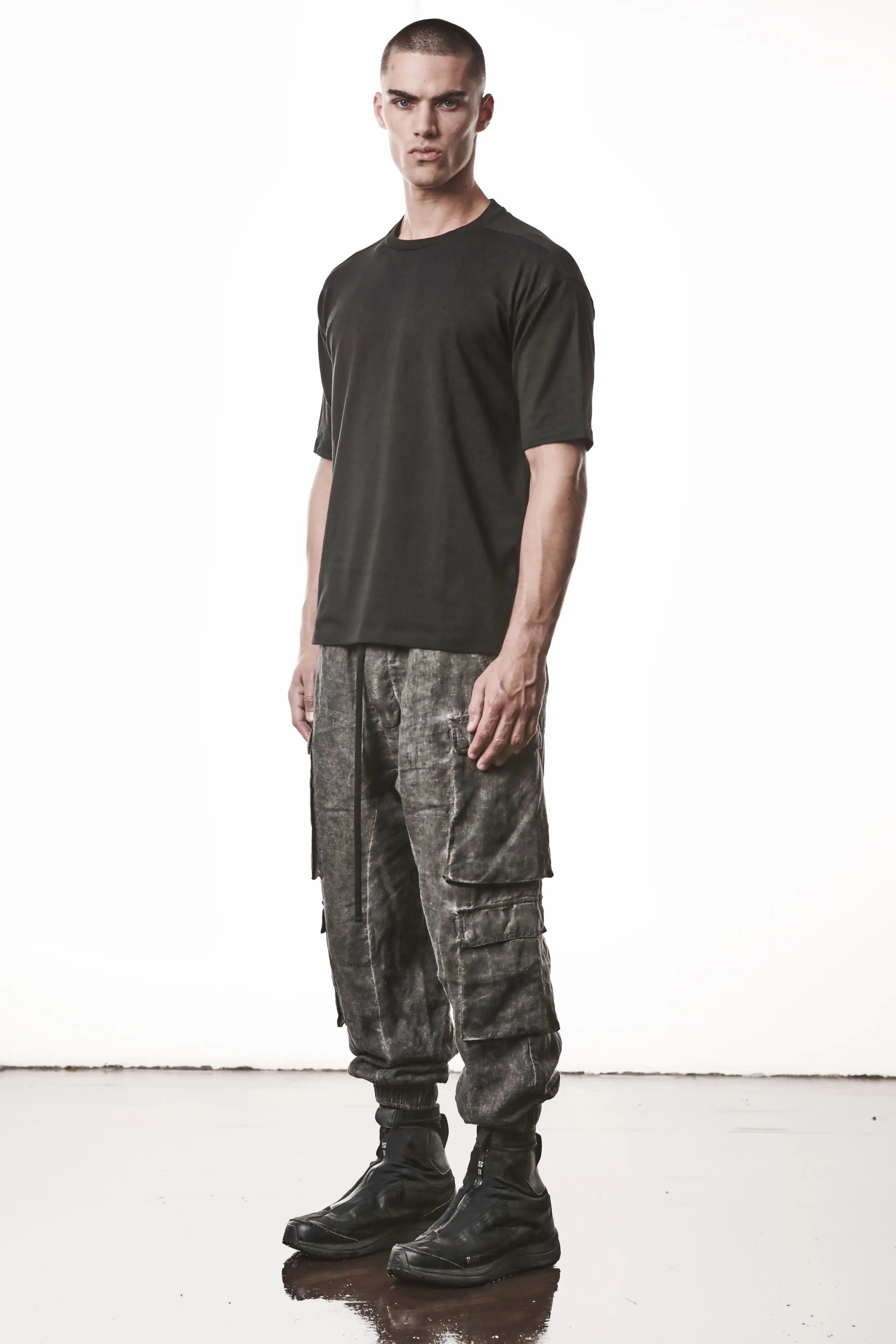 Thom Krom T-Shirt,Mens T-Shirt,Round Crewneck,Relaxed Fit,Soft Cotton Modal Jersey,Side Angle Whole Body Photo