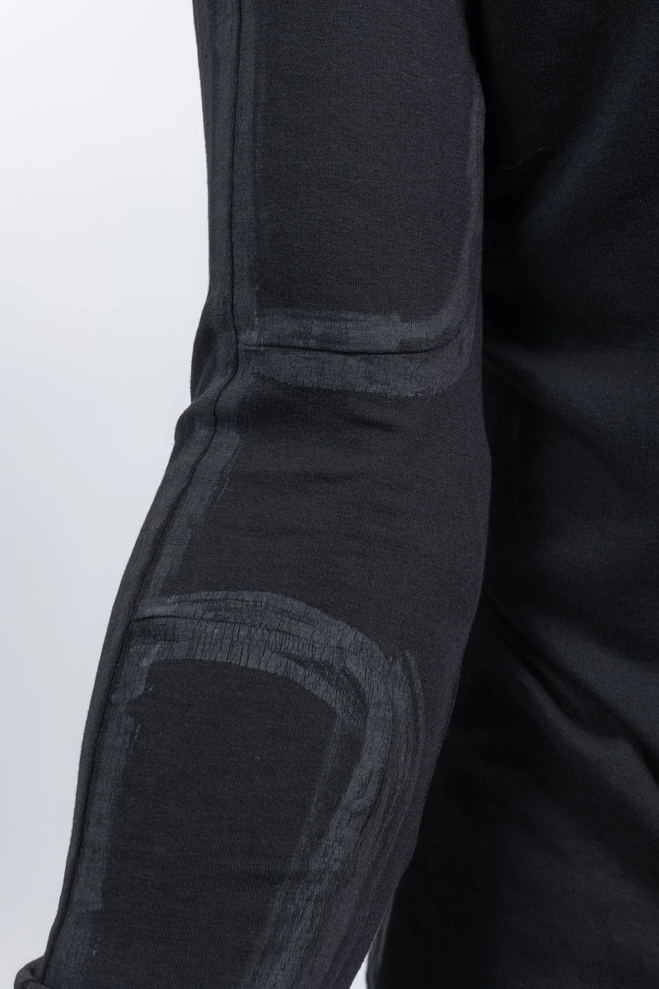 Thom Krom,Mens Longsleeve,Black,Handpainted,Regular Fit,Ribbed Round Crewneck,Long Ranglan Sleeves,Tonal Handpainted Details On Shoulders Back And Sleeves,Straight Hem,Distinctive Long Center Seam Running Down The Back, Close Up Photo Of The Handpainted Details.