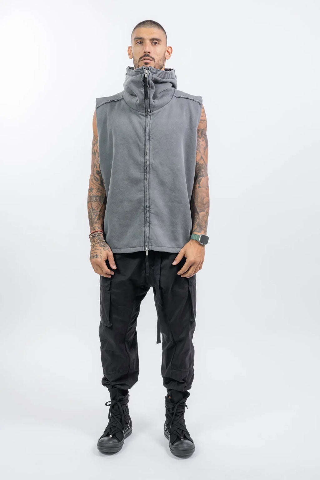 Thom Krom Vest,Mens Vest,Hooded Vest,Rib Detail On The Hood,2-Way Zip Closure With Logo,High Neck With Hood,Inner Lining In Light Jersey Fabric,Adjustable Hem With Inner Elastic Drawstring,  Turned Seams On The Hood On The Shoulders And Back,Side Seam Pockets,Lined 
Hood With Rib-Knit Hood Trim With Destroyed Details, Full Body.