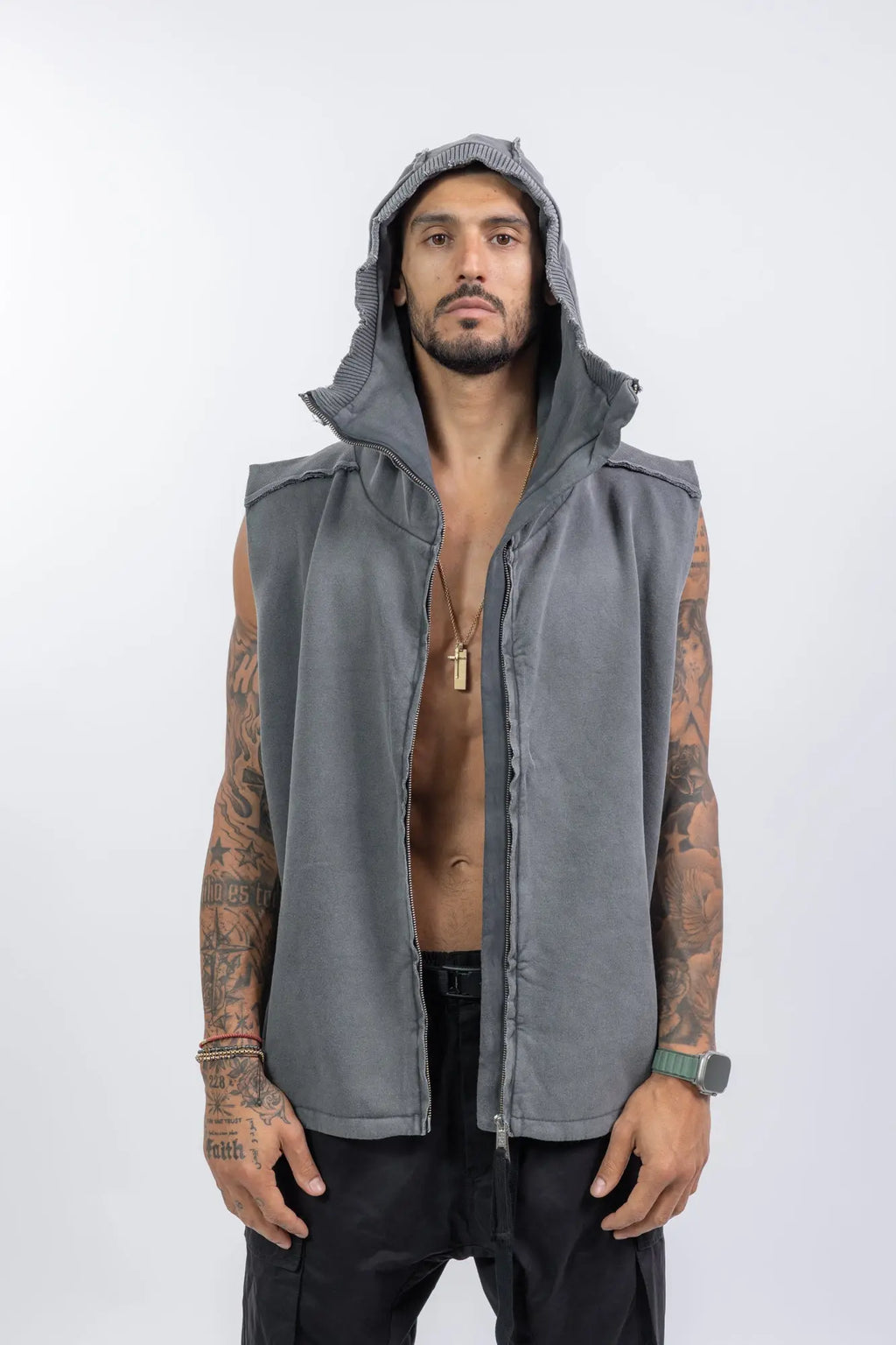 Thom Krom Vest,Mens Vest,Hooded Vest,Rib Detail On The Hood,2-Way Zip Closure With Logo,High Neck With Hood,Inner Lining In Light Jersey Fabric,Adjustable Hem With Inner Elastic Drawstring,  Turned Seams On The Hood On The Shoulders And Back,Side Seam Pockets,Lined 
Hood With Rib-Knit Hood Trim With Destroyed Details, Front Portrait.