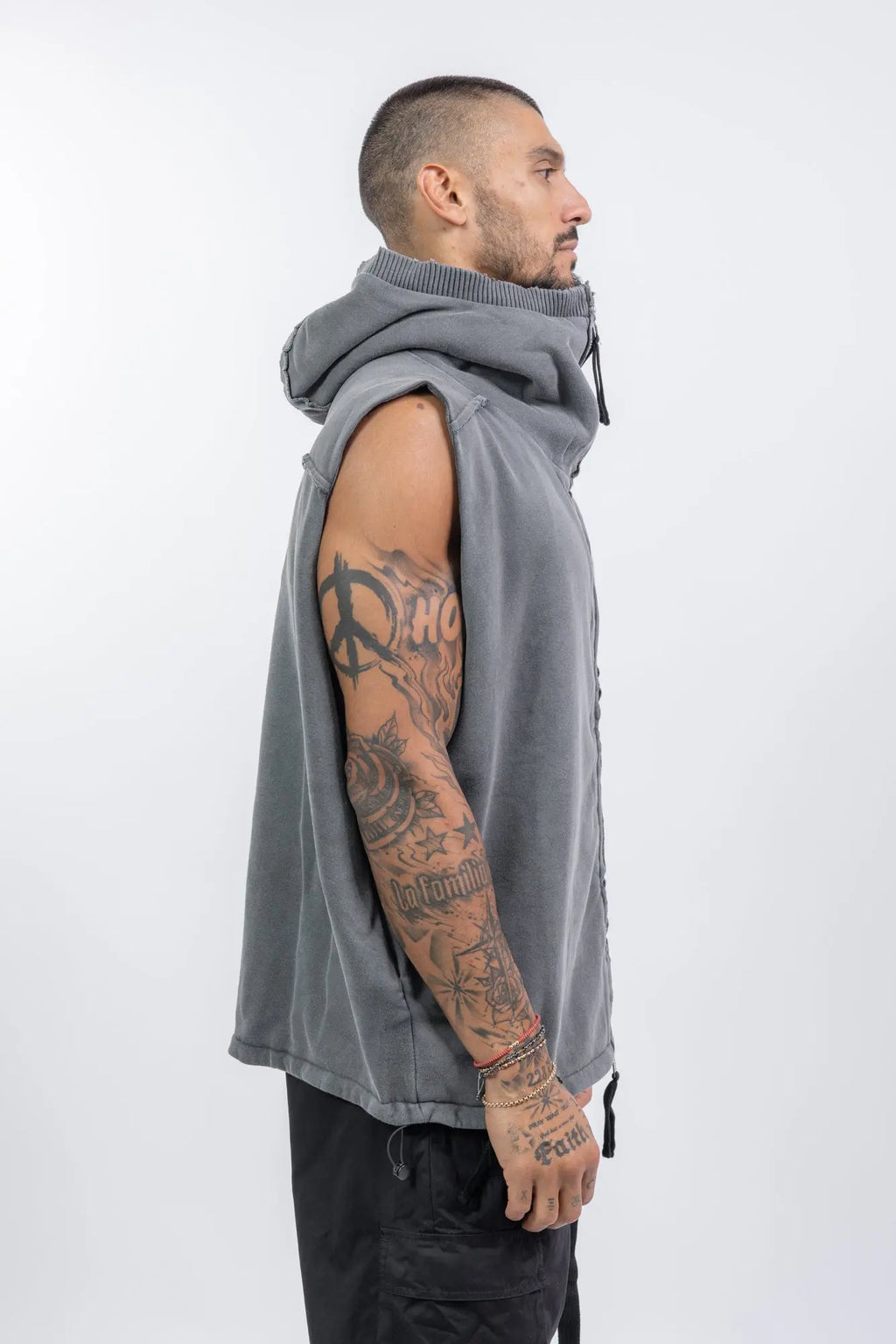 Thom Krom Vest,Mens Vest,Hooded Vest,Rib Detail On The Hood,2-Way Zip Closure With Logo,High Neck With Hood,Inner Lining In Light Jersey Fabric,Adjustable Hem With Inner Elastic Drawstring,  Turned Seams On The Hood On The Shoulders And Back,Side Seam Pockets,Lined 
Hood With Rib-Knit Hood Trim With Destroyed Details,Side Profile.