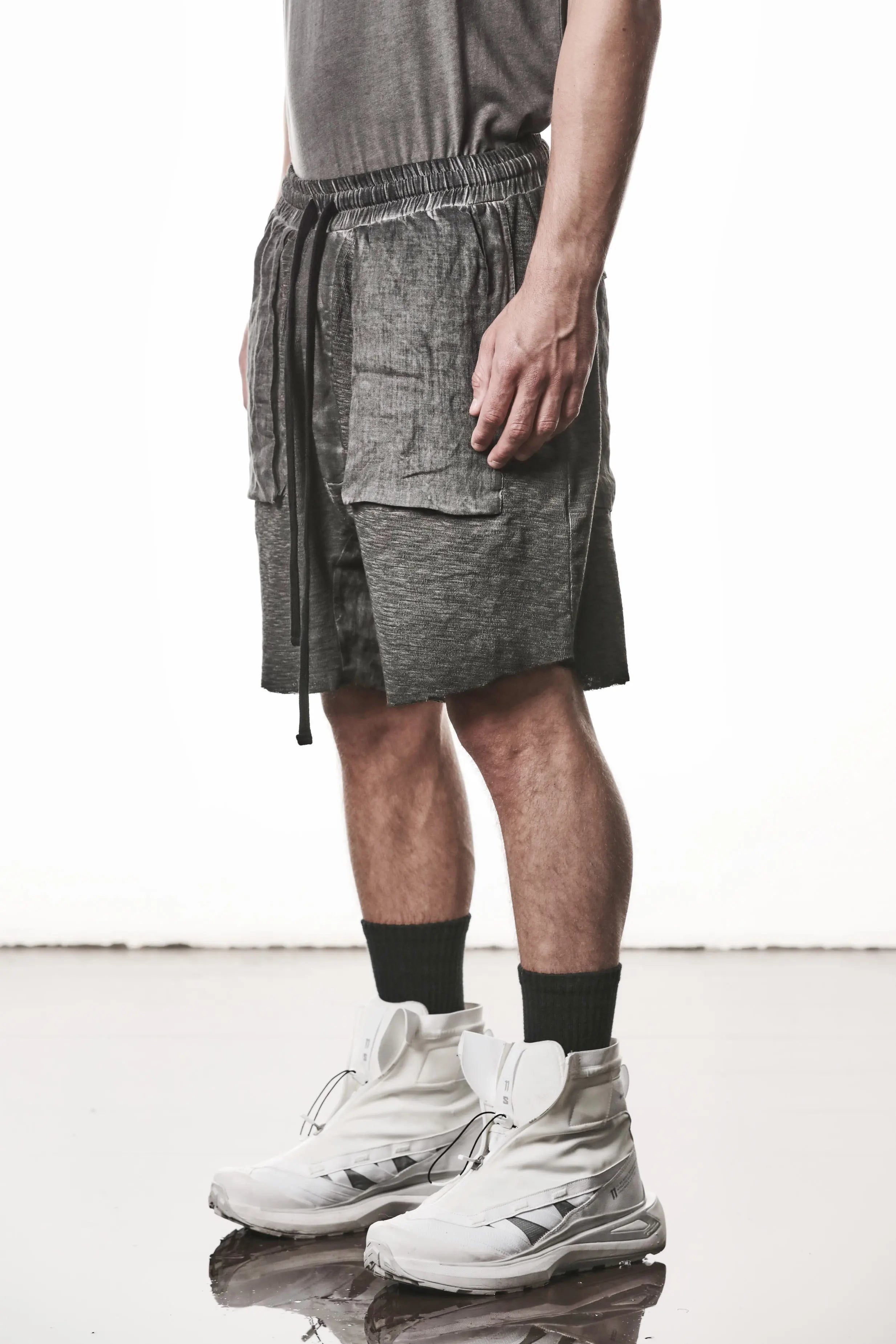 Thom Krom Shorts,Mens Shorts,Drop Crotch,Elasticated Waistband With Drawstrings,Regular Straight Fit,Raw Cut Hem Detailing,Lenght Above The Knee,Woven Linen Insert in Crotch,Bellow And Welt Pocket Construction,Hidden Zip Pockets At Front,Side Angle Half Body Photo
