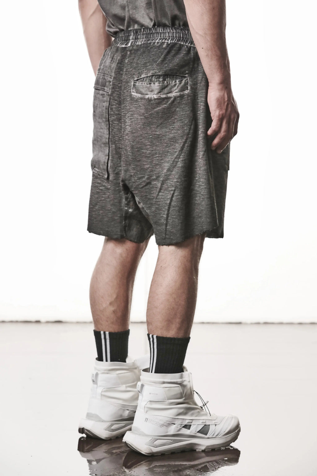 Thom Krom Shorts,Mens Shorts,Drop Crotch,Elasticated Waistband With Drawstrings,Regular Straight Fit,Raw Cut Hem Detailing,Lenght Above The Knee,Woven Linen Insert in Crotch,Bellow And Welt Pocket Construction,Cargo Pocket Patched With Woven Linen Panels,Side Angle Half Body Photo