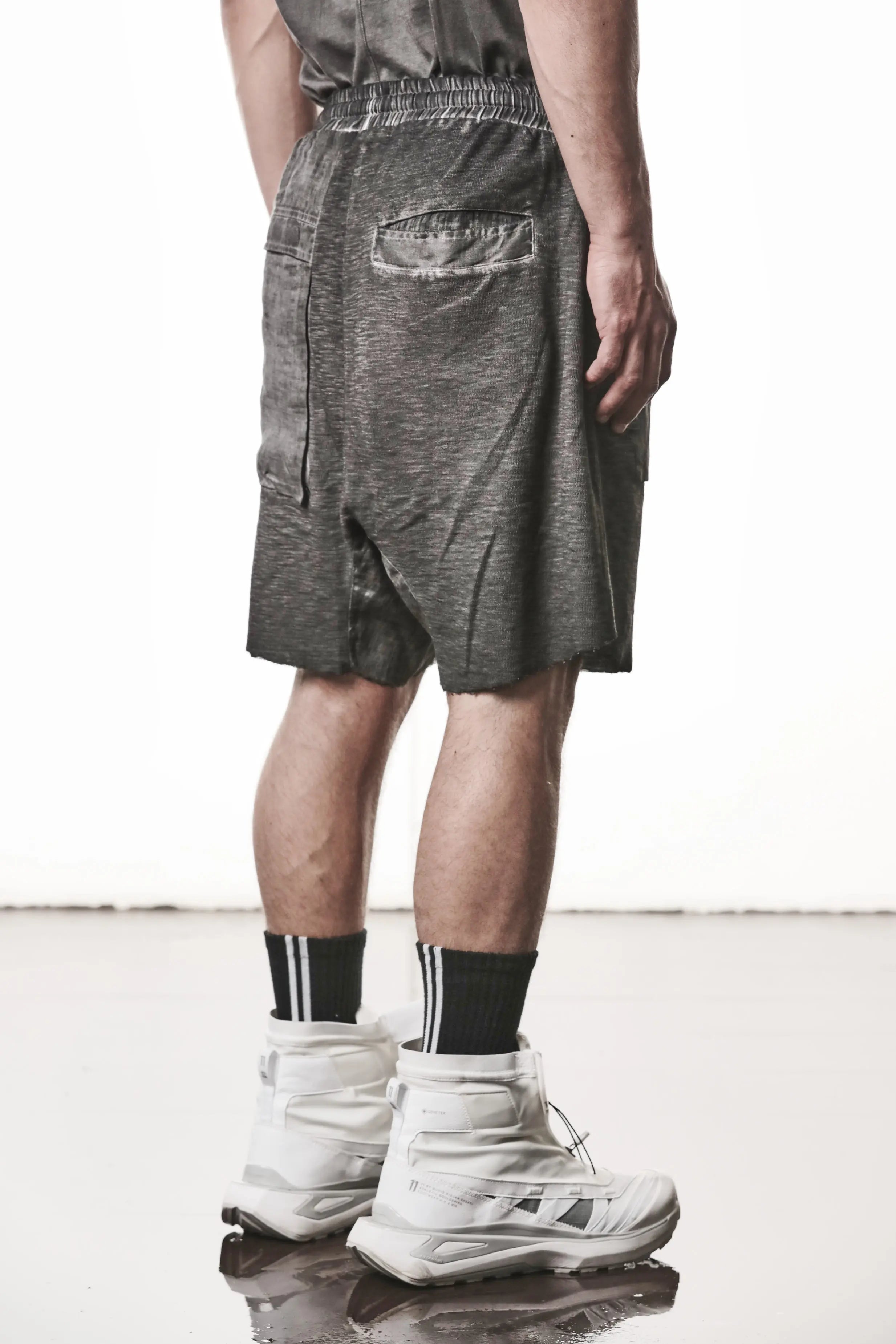 Thom Krom Shorts,Mens Shorts,Drop Crotch,Elasticated Waistband With Drawstrings,Regular Straight Fit,Raw Cut Hem Detailing,Lenght Above The Knee,Woven Linen Insert in Crotch,Bellow And Welt Pocket Construction,Cargo Pocket Patched With Woven Linen Panels,Side Angle Half Body Photo