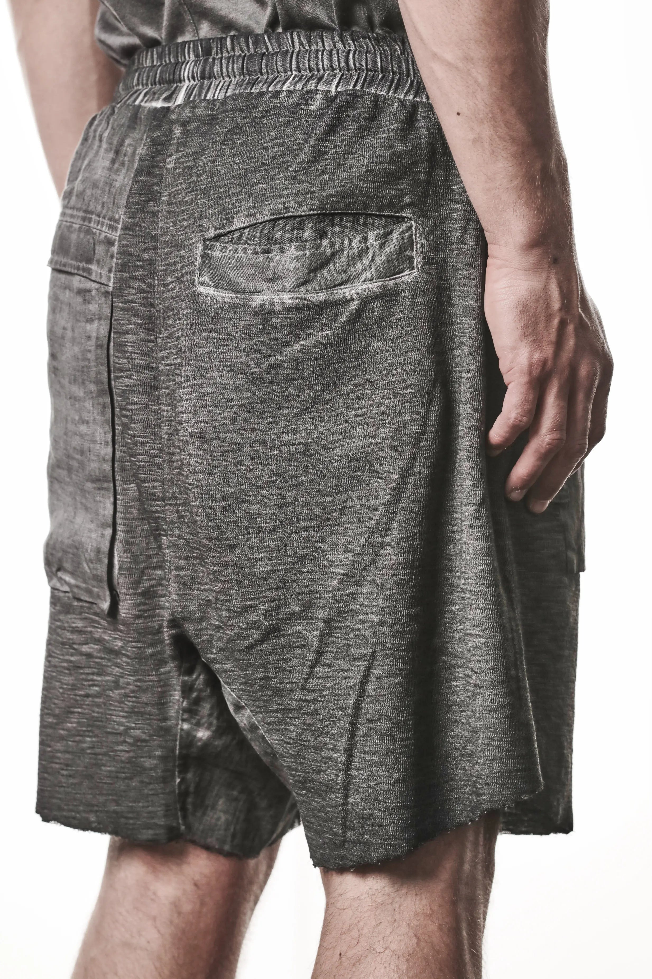 Thom Krom Shorts,Mens Shorts,Drop Crotch,Elasticated Waistband With Drawstrings,Regular Straight Fit,Raw Cut Hem Detailing,Lenght Above The Knee,Woven Linen Insert in Crotch,Bellow And Welt Pocket Construction,Cargo Pocket Patched With Woven Linen Panels,Backside Half Body Detailed Photo