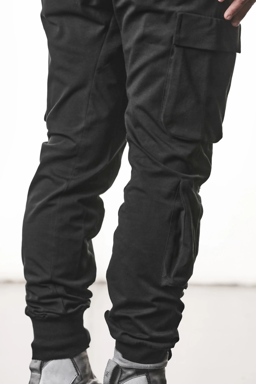 Thom Krom, Mens Pants, Black, Cargo Pockets, Stretch Cotton, Elastane, Spandex, Elasticated Waistband, Drawstring, Elasticated Cuffs, Long Legs, Regular Fit, Side Pockets, YKK Zippers, Leg Fit Close-up. 