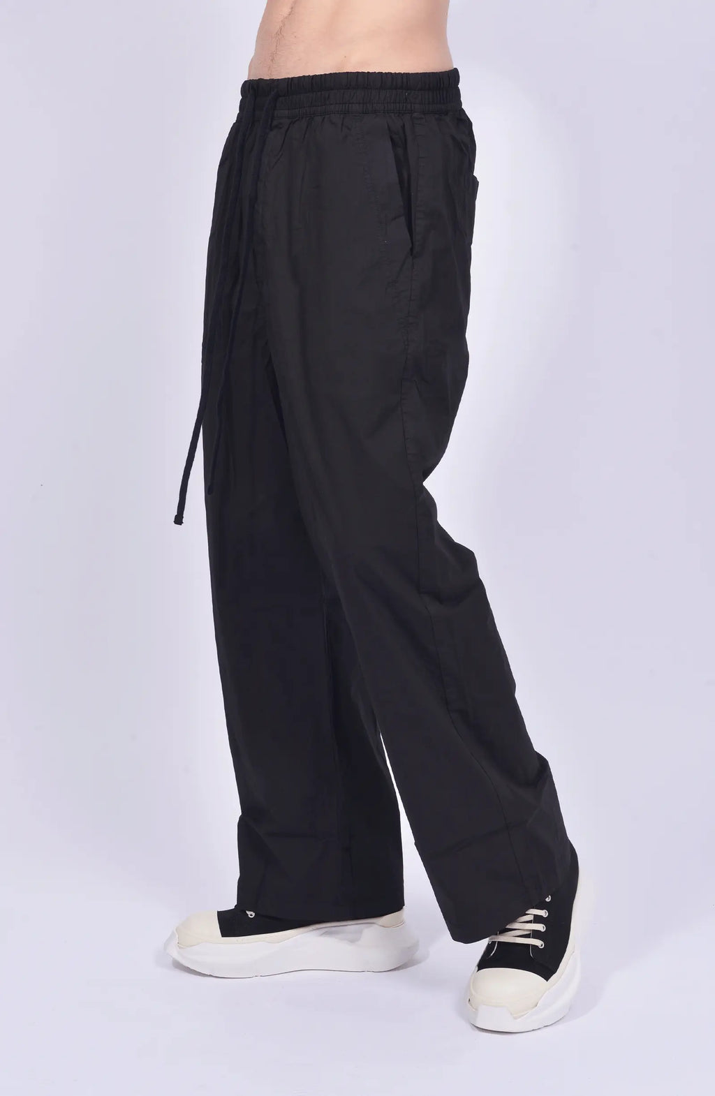 Thom Krom, Mens Pants, Black, Wide Fit, Oversized Trousers, Elasticated Waistband, Drawstring, Side Pockets, Straight Legs, Back Pockets, Front 3/4 View. 