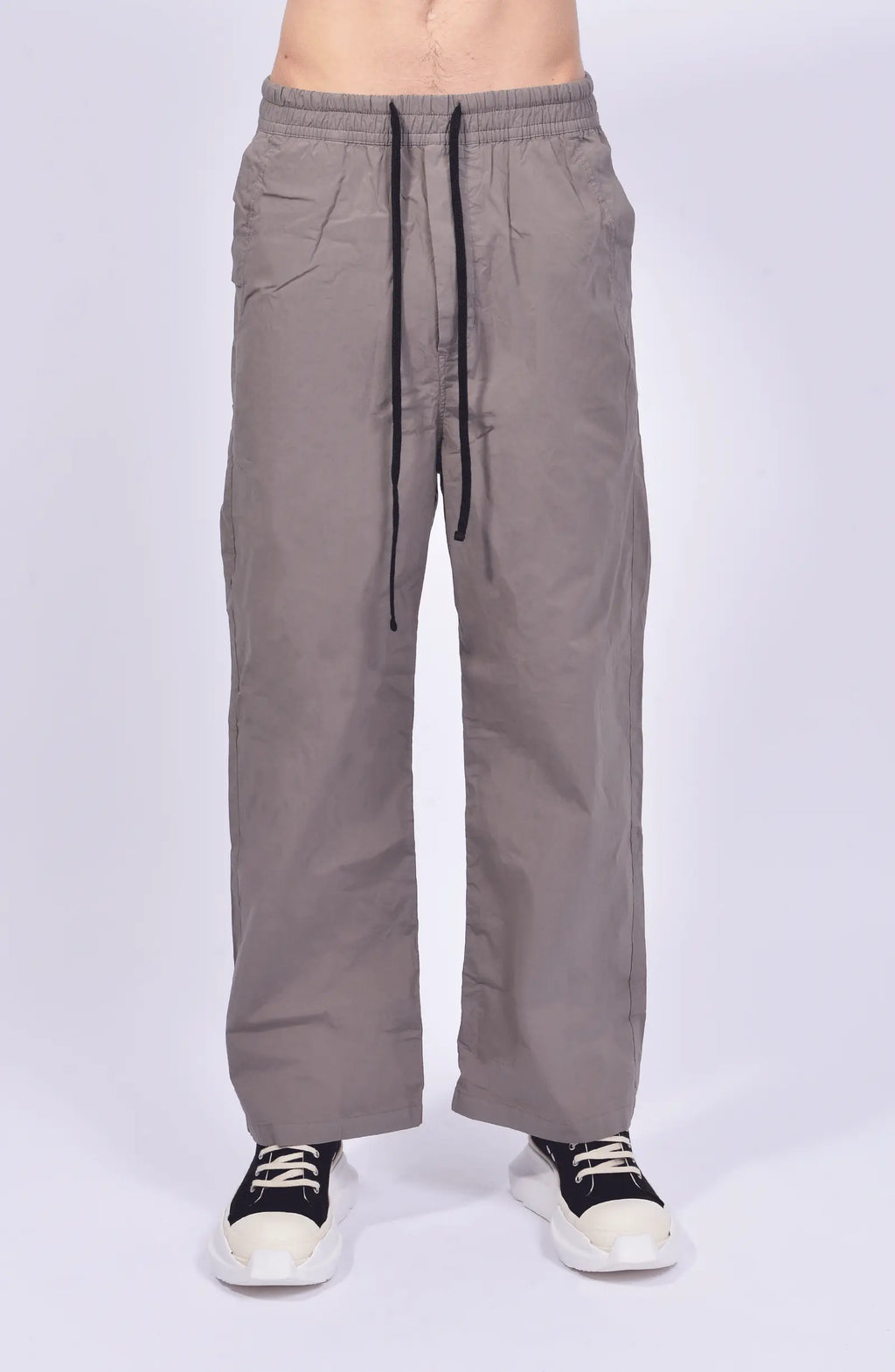 Thom Krom, Mens Pants, Rock, Wide Fit, Oversized Trousers, Elasticated Waistband, Drawstring, Side Pockets, Straight Legs, Back Pockets, Front Portrait. 