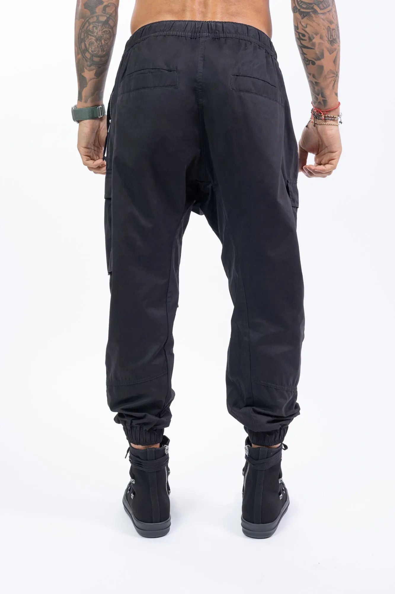 Thom Krom,Mens Cargo Trousers,Black,Elasticated Cuffs,Integrated Cinch Belt,Cargo Pockets On The Sides,Zippered Front Pockets,Back Photo