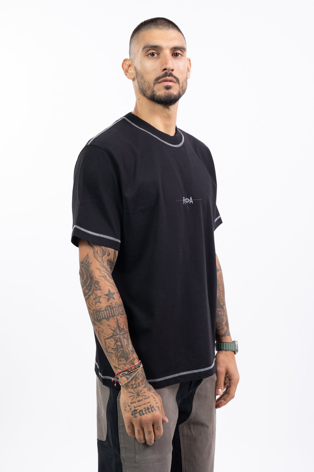 Roa Hiking - Graphic T-Shirt