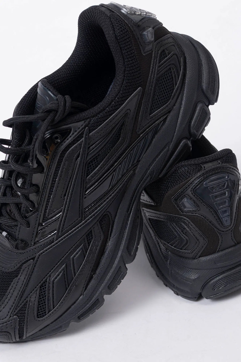 Reebok, Mens Sneakers, Black, dual-density midsole with DMX cushioning technology, TPU midfoot Shank for Support, Rubber Outsole, Breathable Mesh, Leather Overlays, All Black Modern Technical Style Sneaker, One on Top of The Other View. 