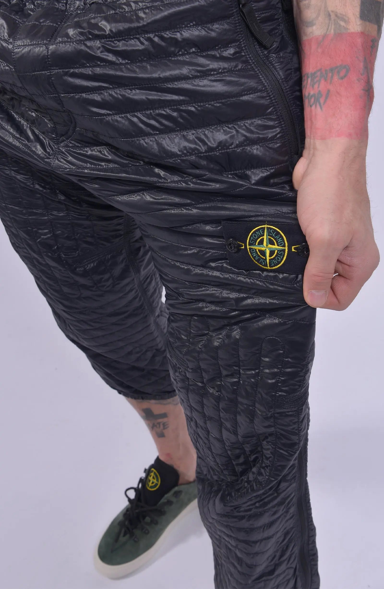 Stone Island, Mens Trousers, Black, Quilted, PrimaLoft Insulated, Stone Island Badge, Compass Badge, Elasticated Waistband, Elasticated Ankles, Side Pockets, YKK Zipper, Badge Close-up. 