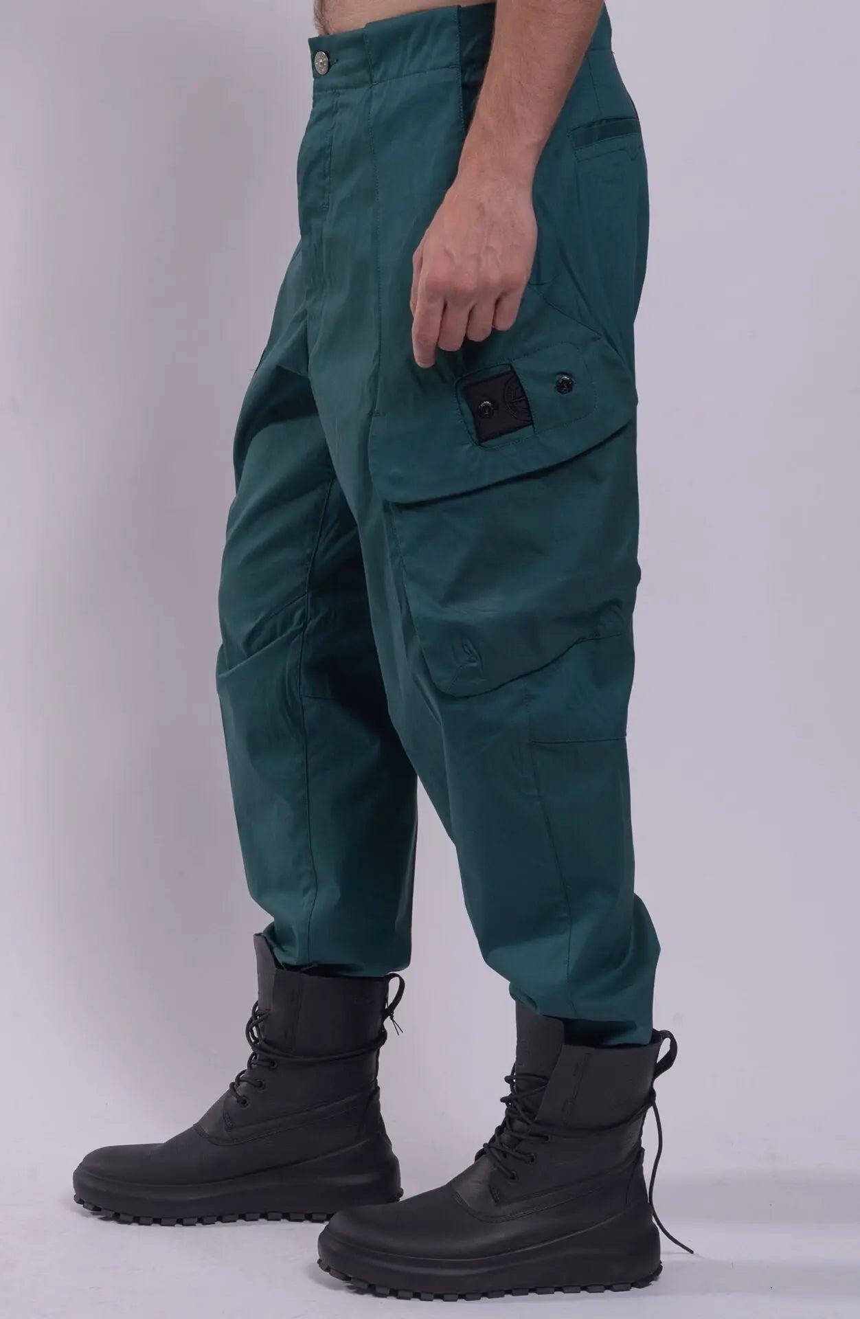 Stone Island, Male Pants, Green V0057, Cargo Pants, Shadow Project, Left-side photo.