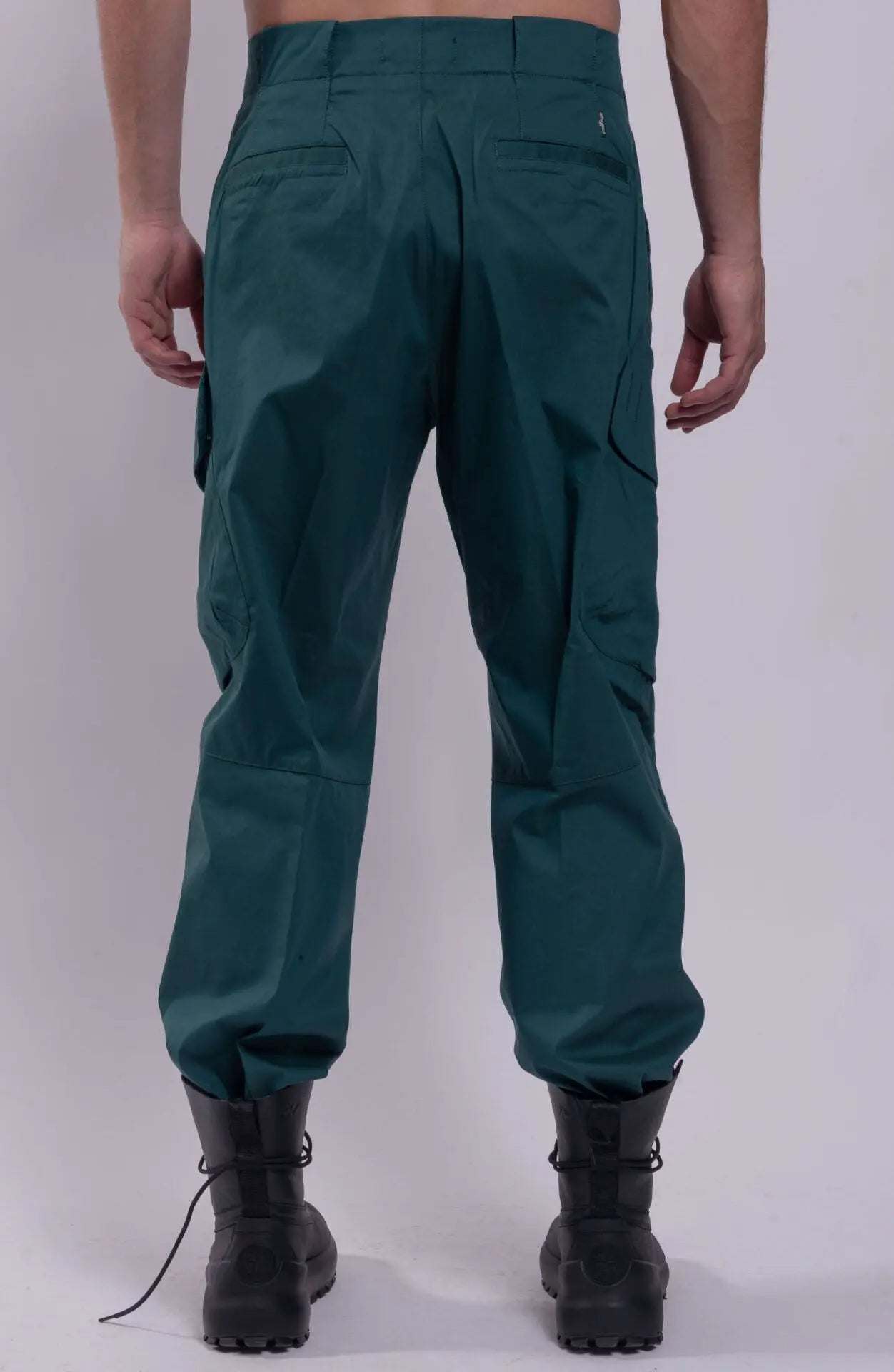 Stone Island, Male Pants, Green V0057, Cargo Pants, Shadow Project, Backside Photo