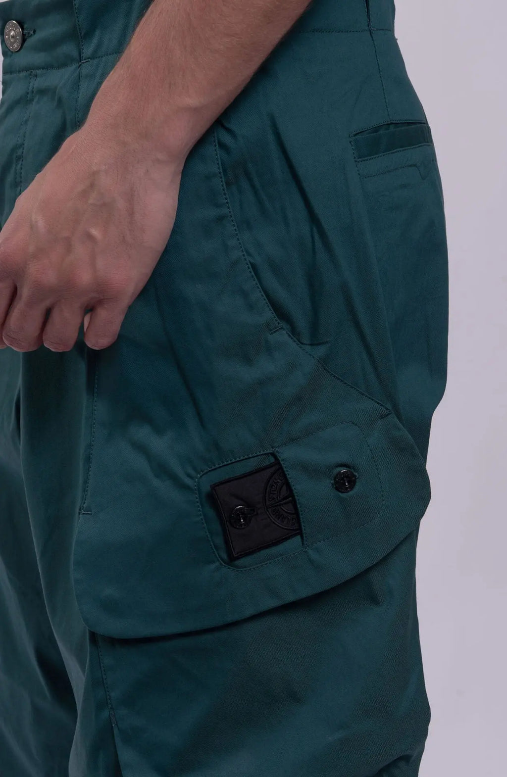Stone Island, Male Pants, Green V0057, Cargo Pants, Shadow Project, Stone Island Badge, Close-up photo