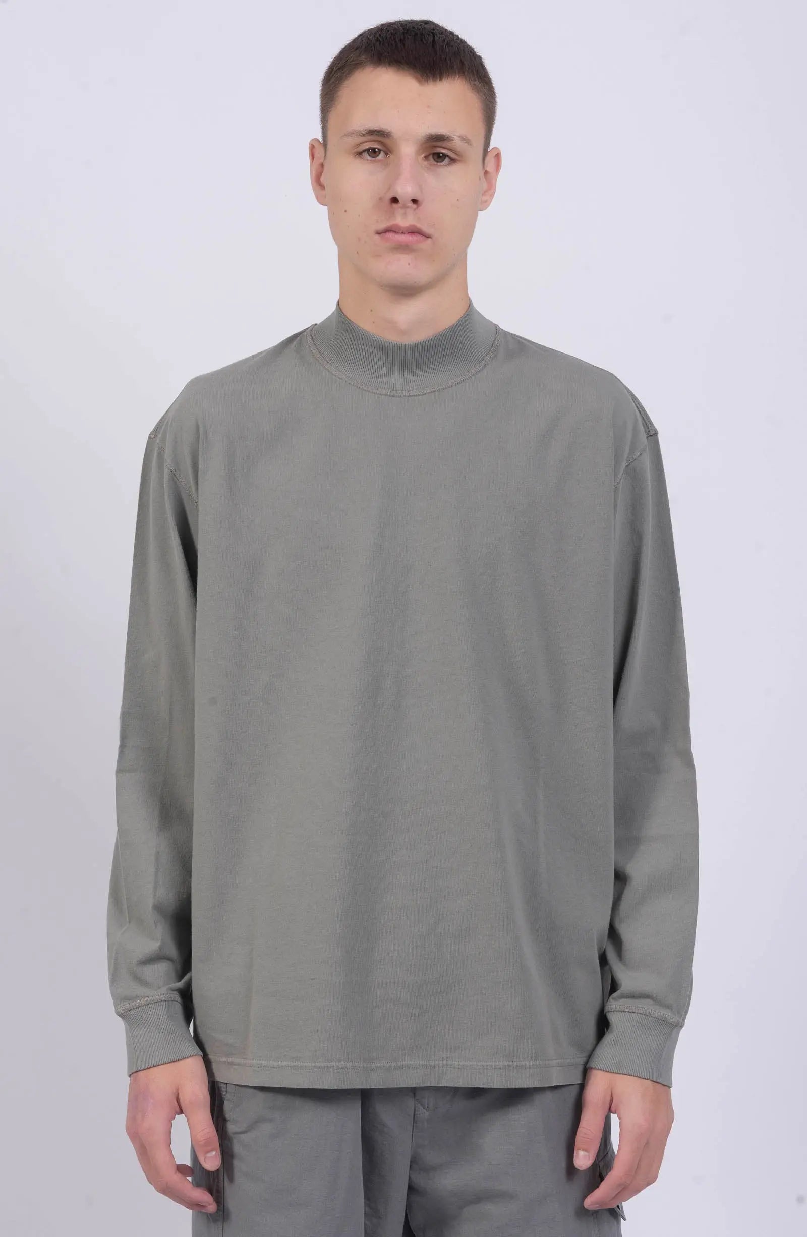 Stone Island, Mens Blouse, Cement Grey V006B, Oversized Fit, Back Compass Embroidery, Ribbed Neckline, Ribbed Cuffs, Cotton/Spandex, Любо Чука, Front Portrait. 