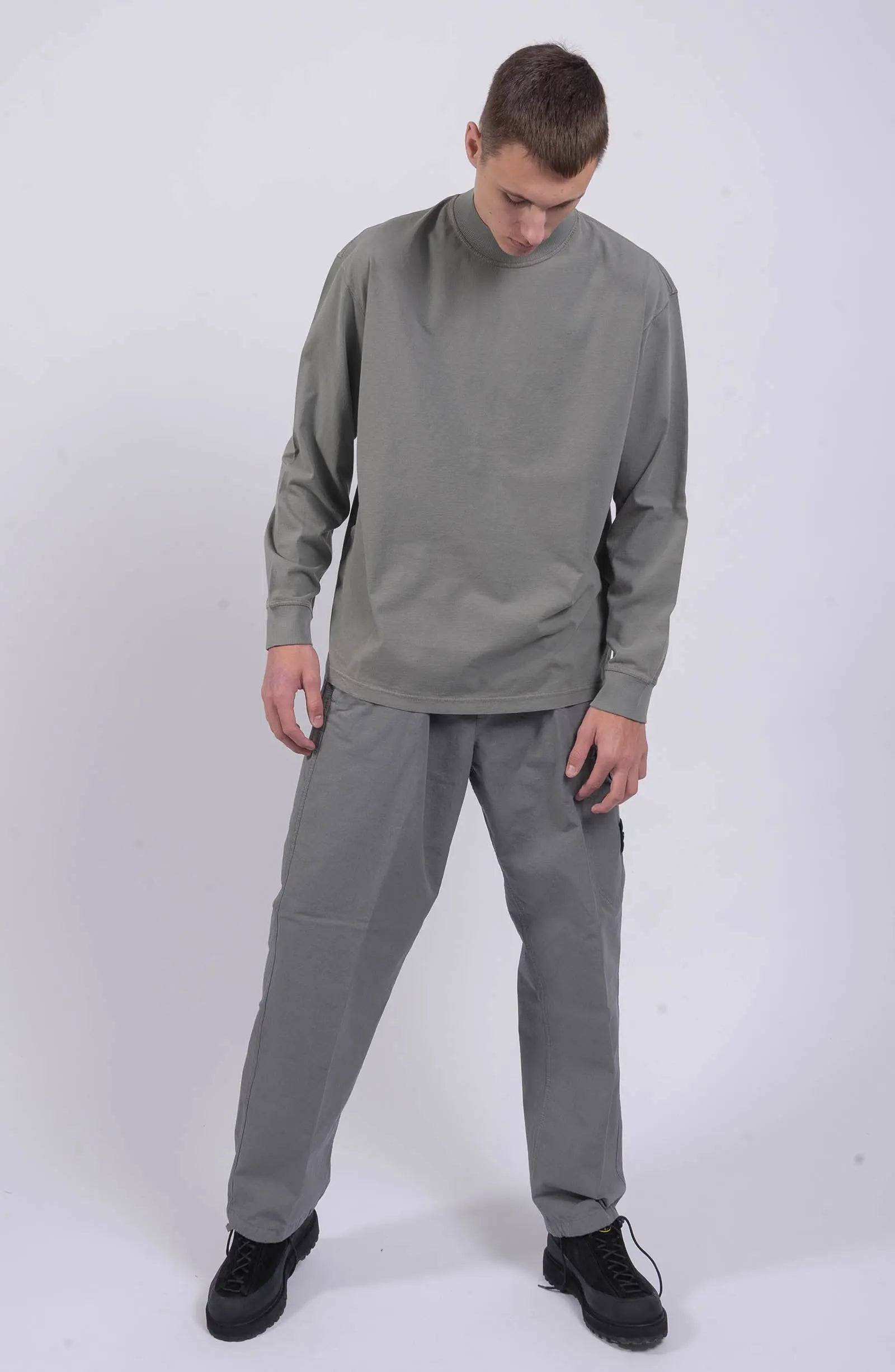 Stone Island, Mens Blouse, Cement Grey V006B, Oversized Fit, Back Compass Embroidery, Ribbed Neckline, Ribbed Cuffs, Cotton/Spandex, Любо Чука, Full Body Photo. 