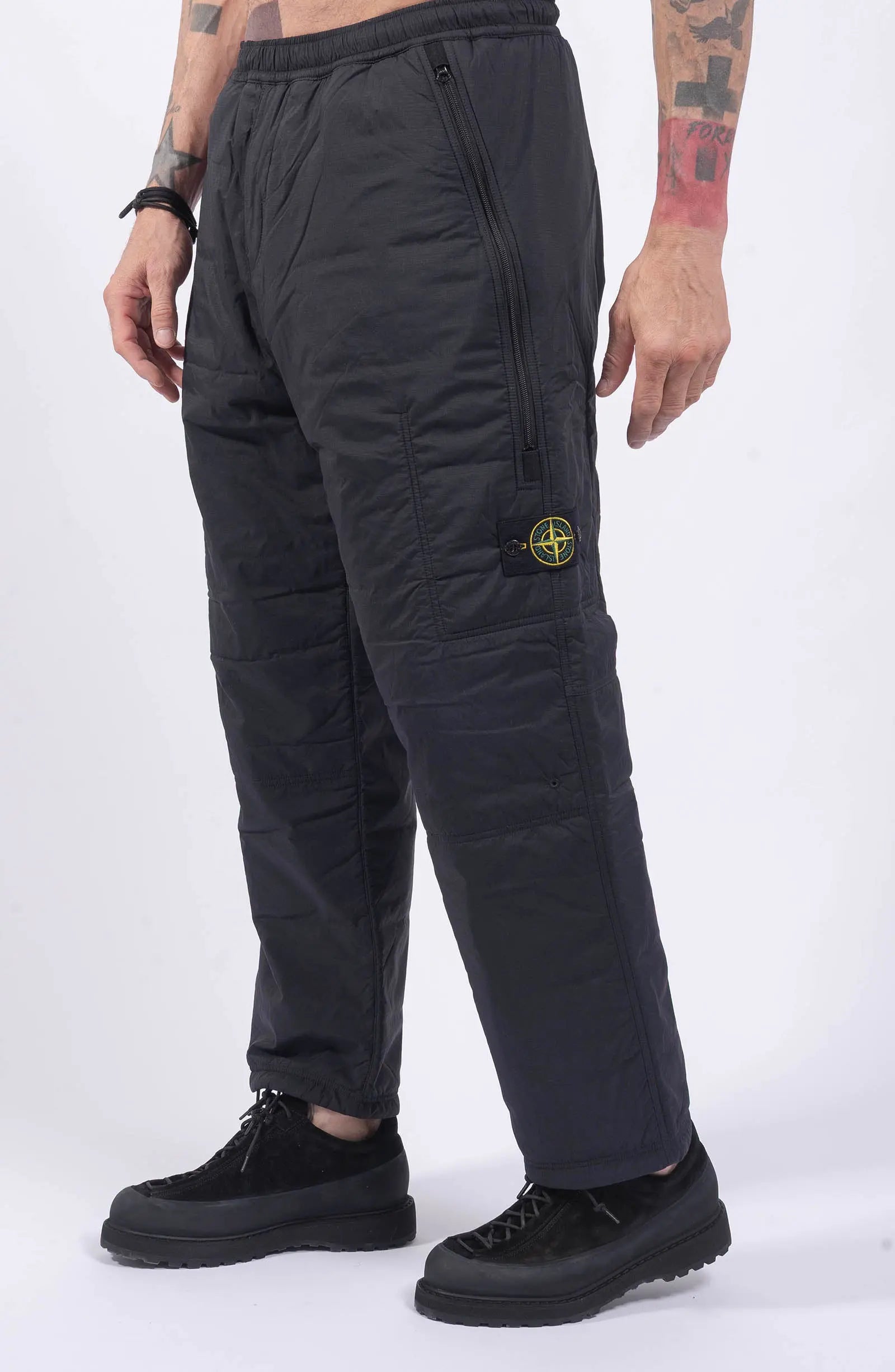Stone Island, Mens Trousers, Black, Loose Fit, Wide Leg, Elasticated Waistband, Elasticated Cuffs, Side Pocketes, Compass Badge, Patch-Logo, Zippers, Любо Чука, Side Step Photo. 