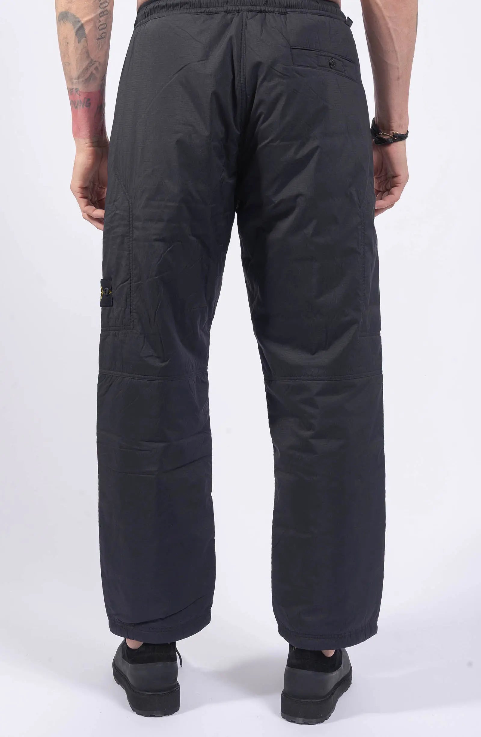 Stone Island, Mens Trousers, Black, Loose Fit, Wide Leg, Elasticated Waistband, Elasticated Cuffs, Side Pocketes, Compass Badge, Patch-Logo, Zippers, Любо Чука, Back Photo. 