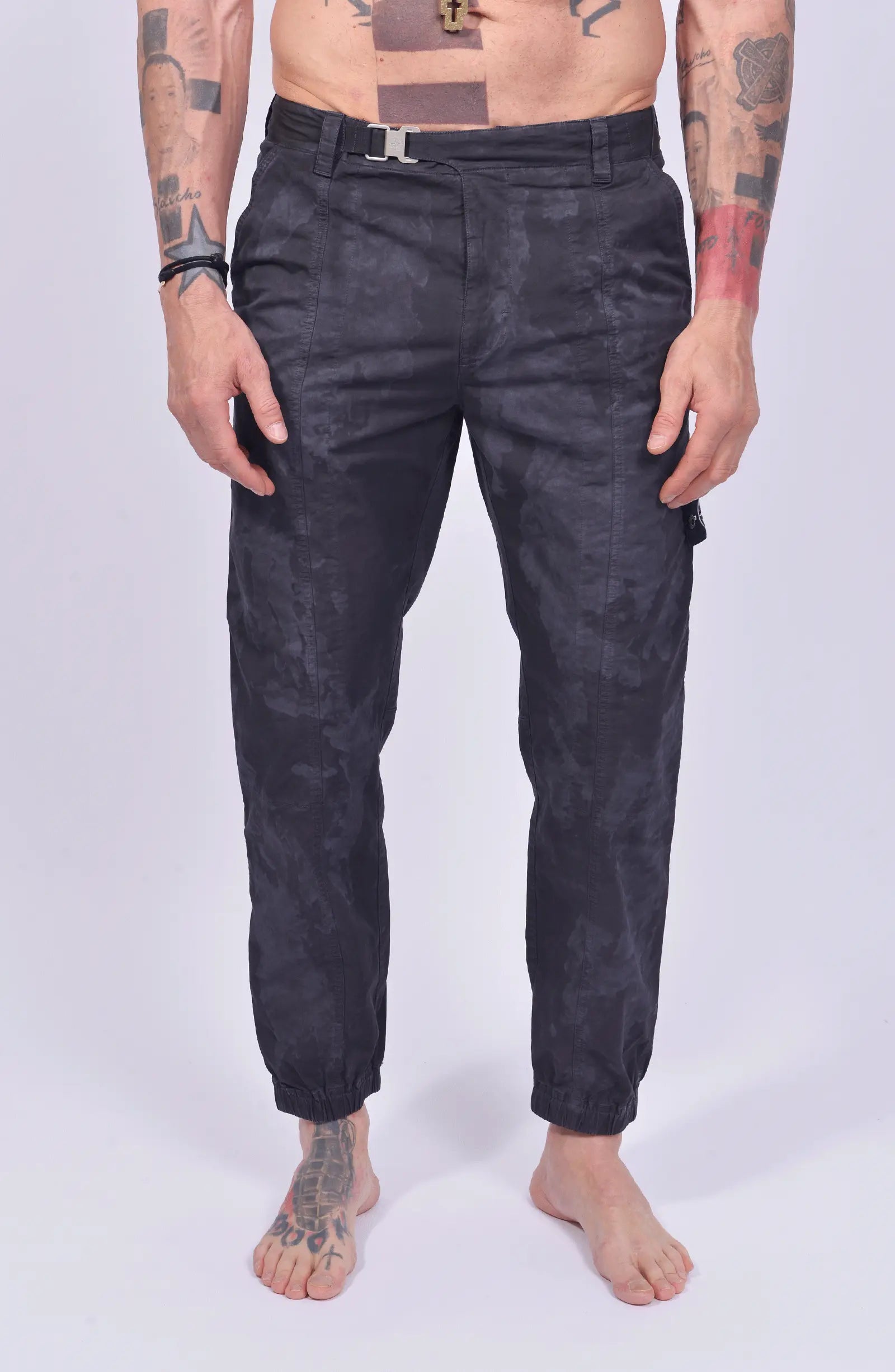 Stone Island Shadow Project, Mens Pants, lead Grey, Belt, Tattoos, Любо Чука, Front Photo. 