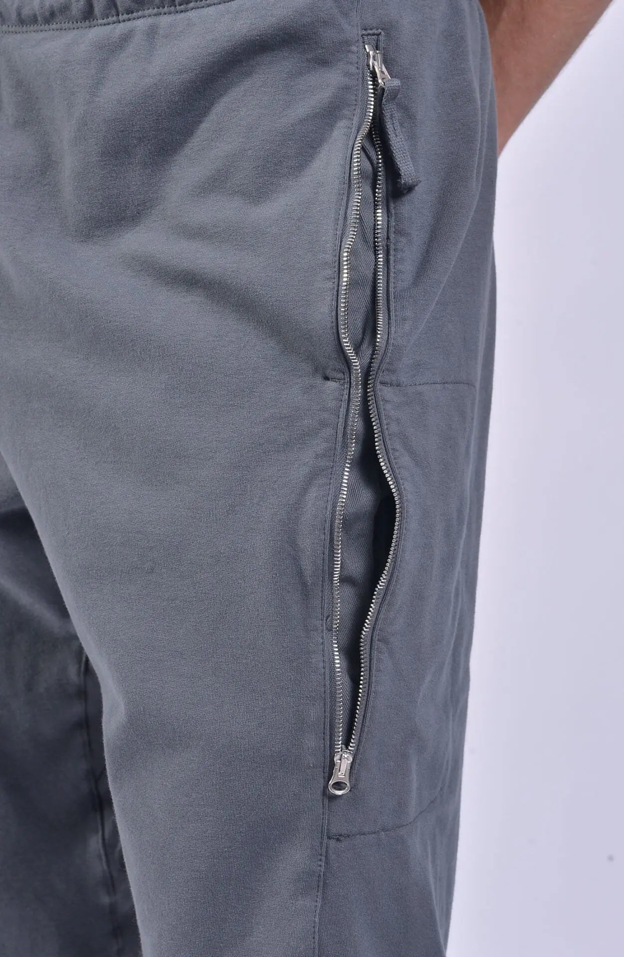 Stone Island, Mens Sweatpants, Grey, Elastic Cotton Fleece, Stellina Pants, Embroidery, Drawstring, YKK Zippers, Pockets, Close-up Double Pocket Photo. 