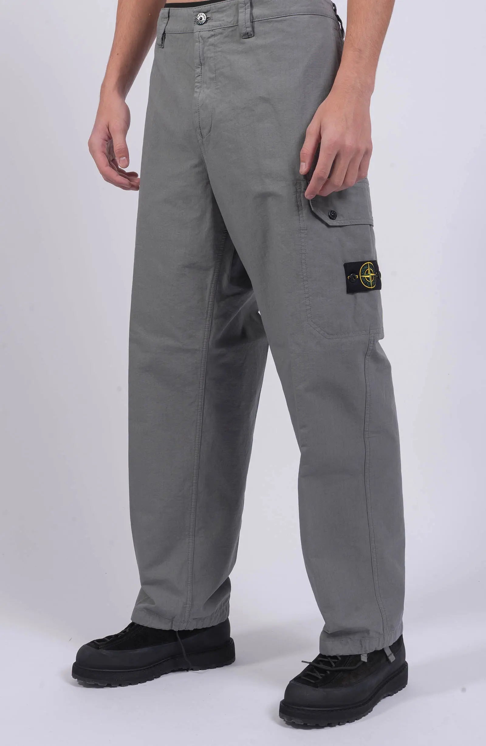 Stone Island, Mens Pants, Gray V0062, Cargo Pockets, Compass Badge, Logo-patch, Loose fit, Stone Island Button, Elasticated Cuffs, Side Pockets, Wide Legs Photo. 