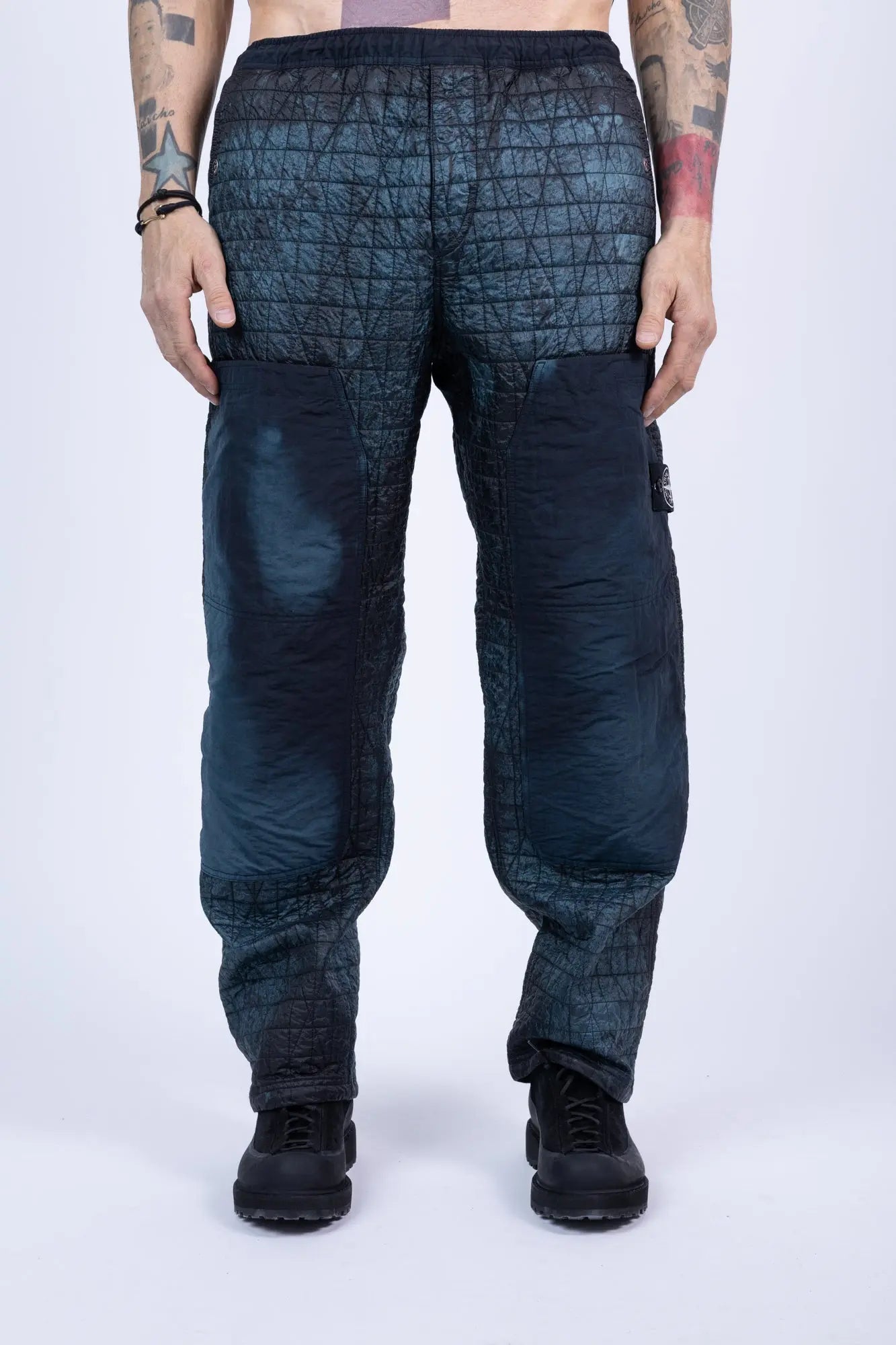 Stone Island, Mens Pants, Blue on Black V0029, Corrosion Treated, Compass Badge, Logo-patch, Limited Edition Stone Island Logo, Elasticated Cuffs, Side Pockets, Front Photo. 