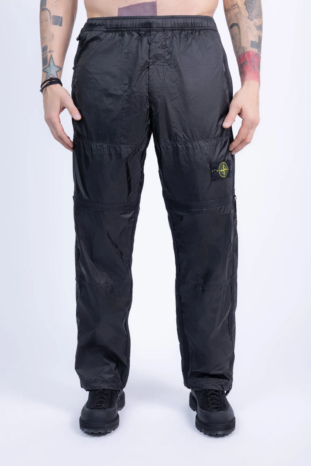 Stone Island, Mens Pants, Black V0029, Zip Details, Side Pockets, YKK Zippers, Zip Pockets, Compass Badge, Patch-logo, Elasticated cuffs, Drawstring Cord, Front Photo. 