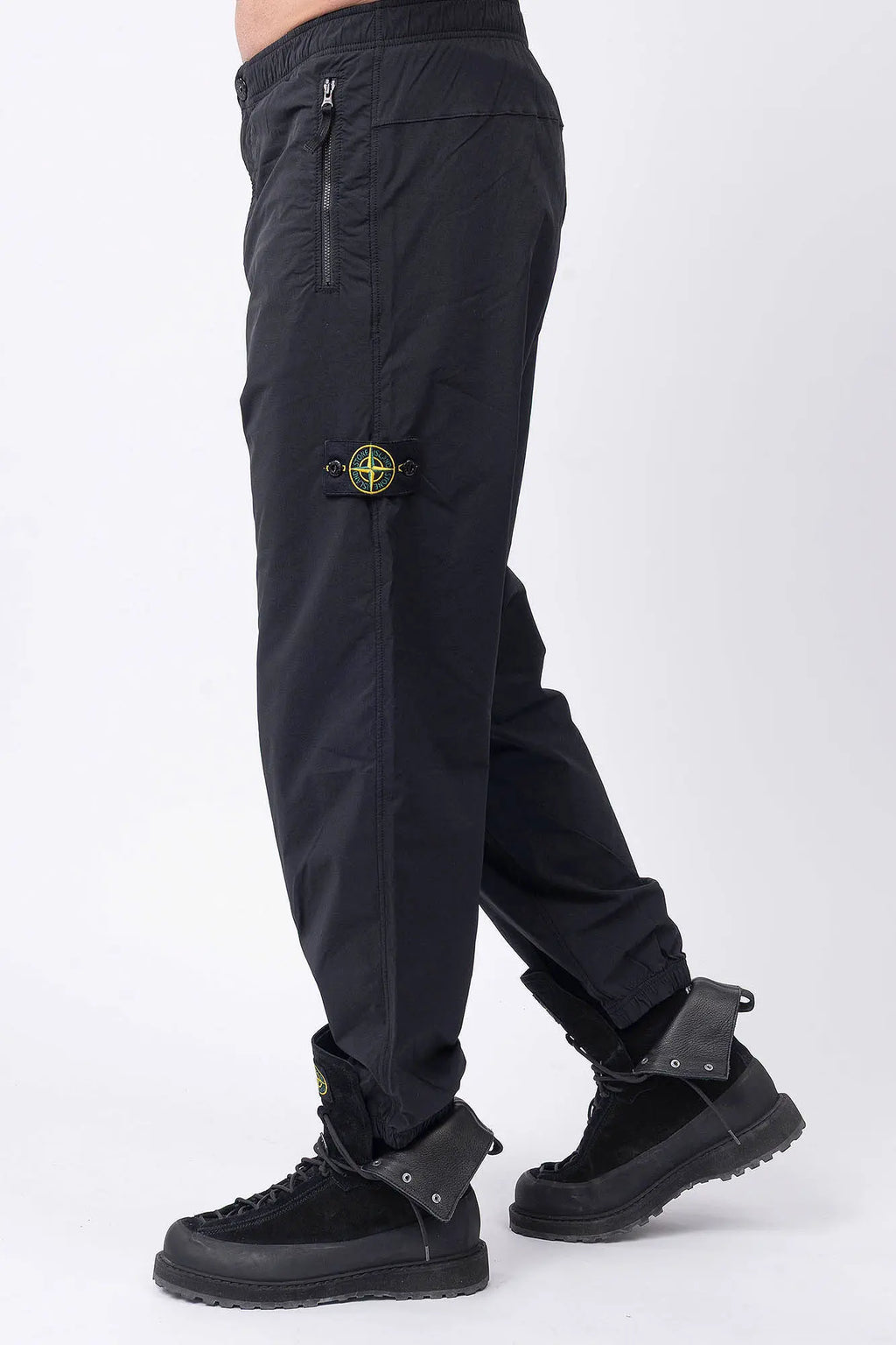 Stone Island, Mens Pants, Mens Trousers, Black V0029, Compass Badge, Logo-patch, Side Zip Pockets, YKK Vislon Zippers, Stone Island Button, Zip-Fly, Elasticated Drawsting Waist, Elastic Adjustable Cuffs, Signature Stone Island Badge, Back Pockets, Side View Step Forward. 