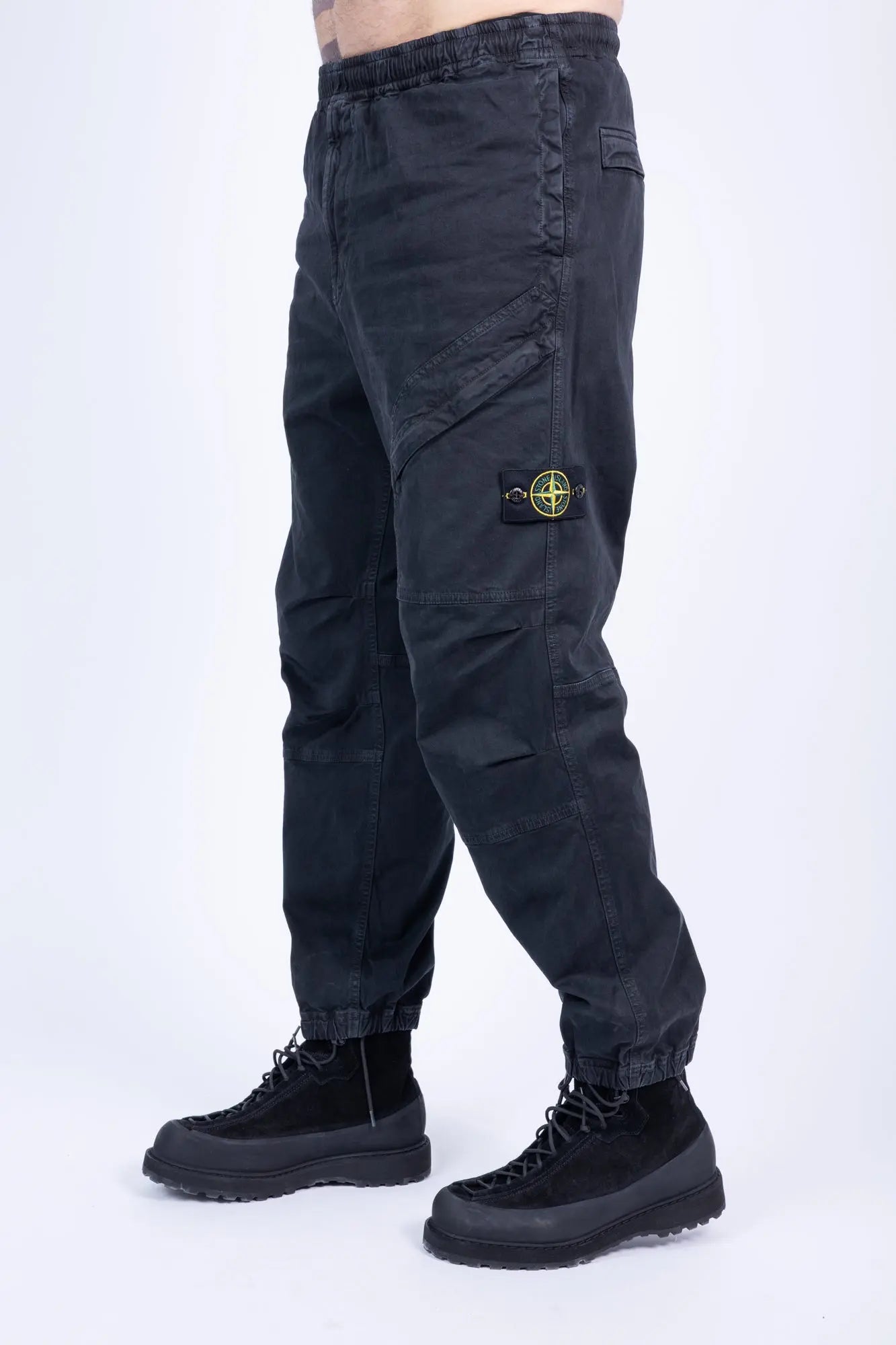 Stone Island, Mens Joggers, Pants, Black V0029, Side Pockets, Elasticated Waistband, Elasticated Cuffs, Любо Чука, Side Photo. 